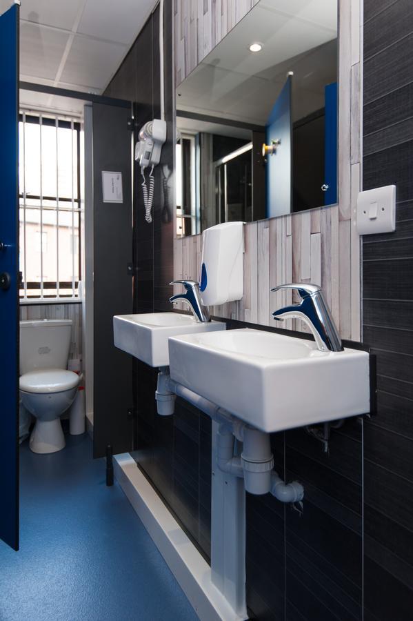 Russell Scott Backpackers Hostel Leeds  Extérieur photo