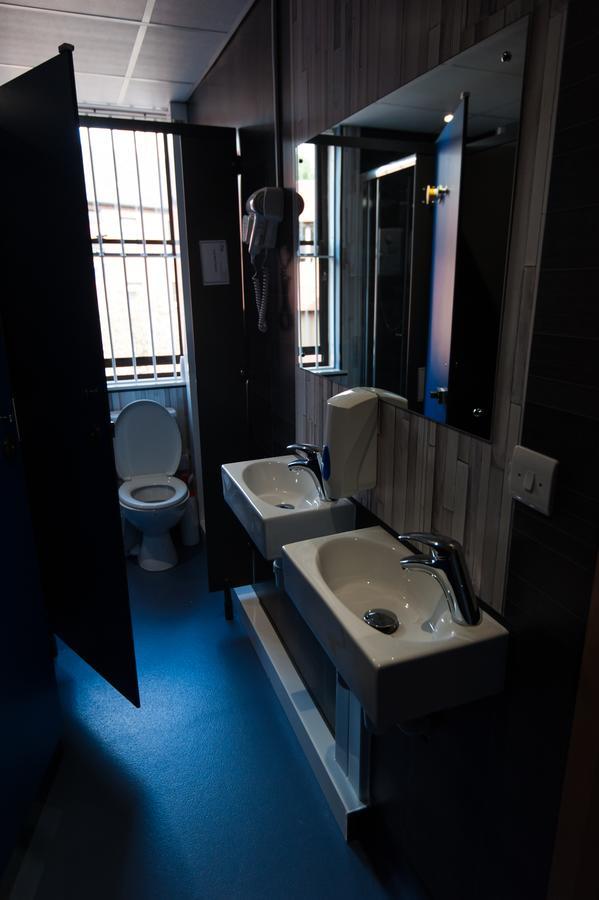 Russell Scott Backpackers Hostel Leeds  Extérieur photo